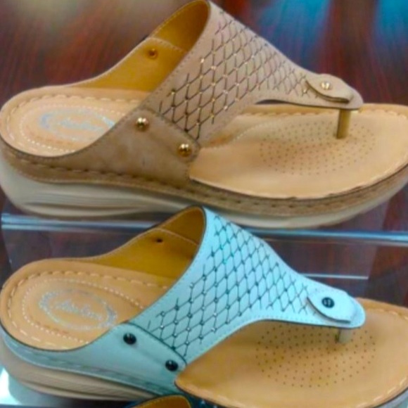 2 Left! Italina Tan Comfort White Textured Rhinestone Thong Slip-On Wedge Sandal - Picture 2 of 6